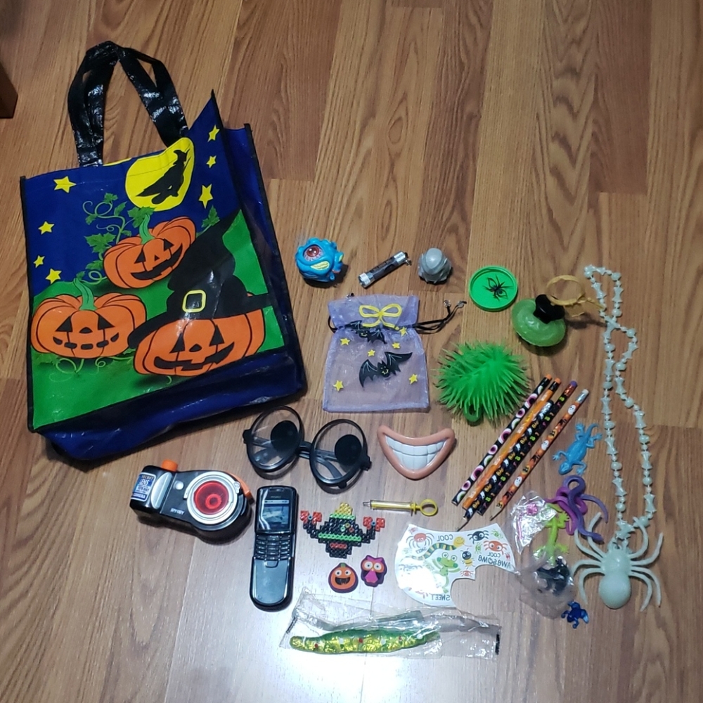 Halloween grab bag lot pencils spider necklace 30